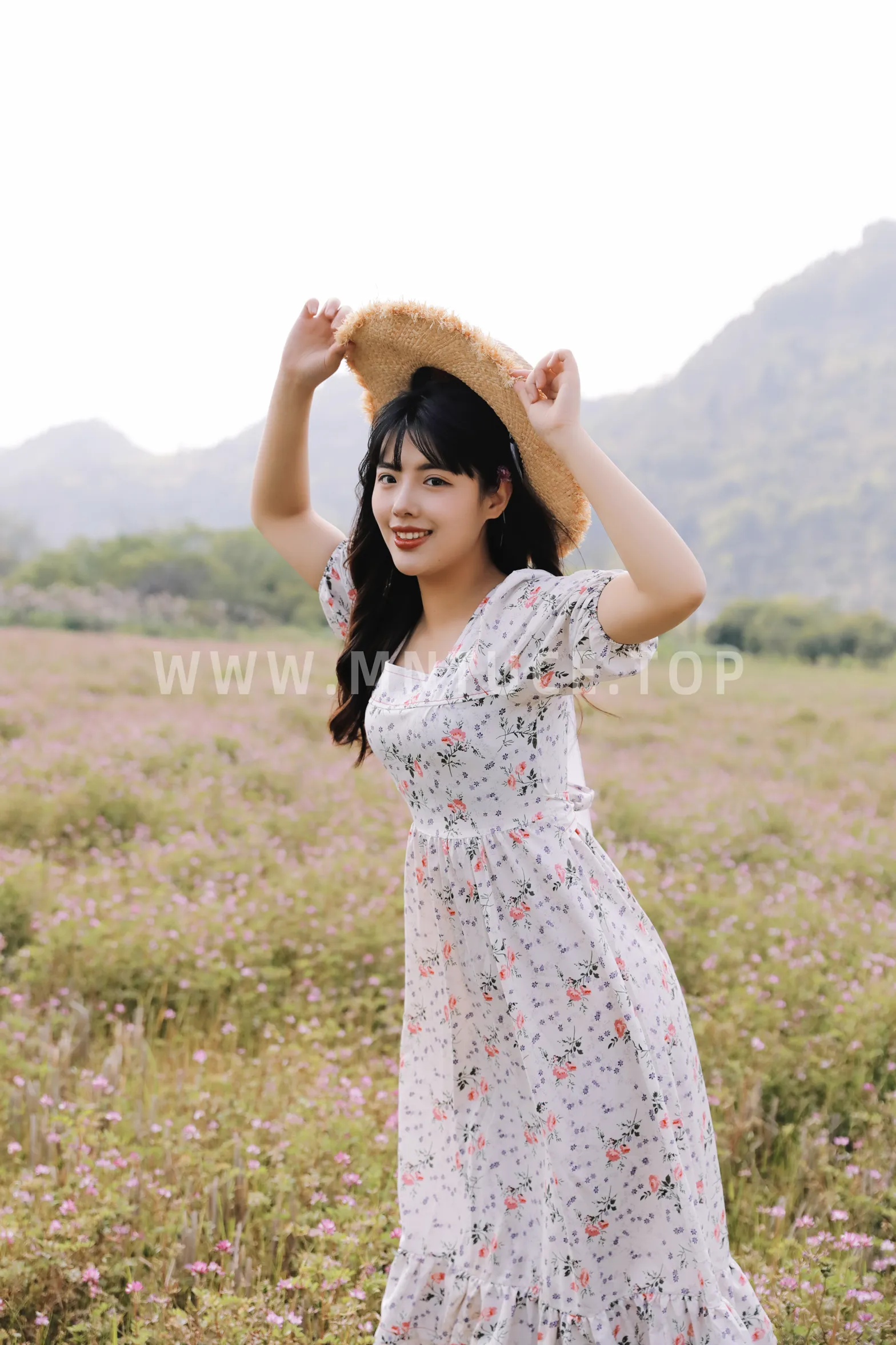 [艺图语] 2022.11.30 Vol.2566 – 夏末歌谣 倩儿#[25P]-25