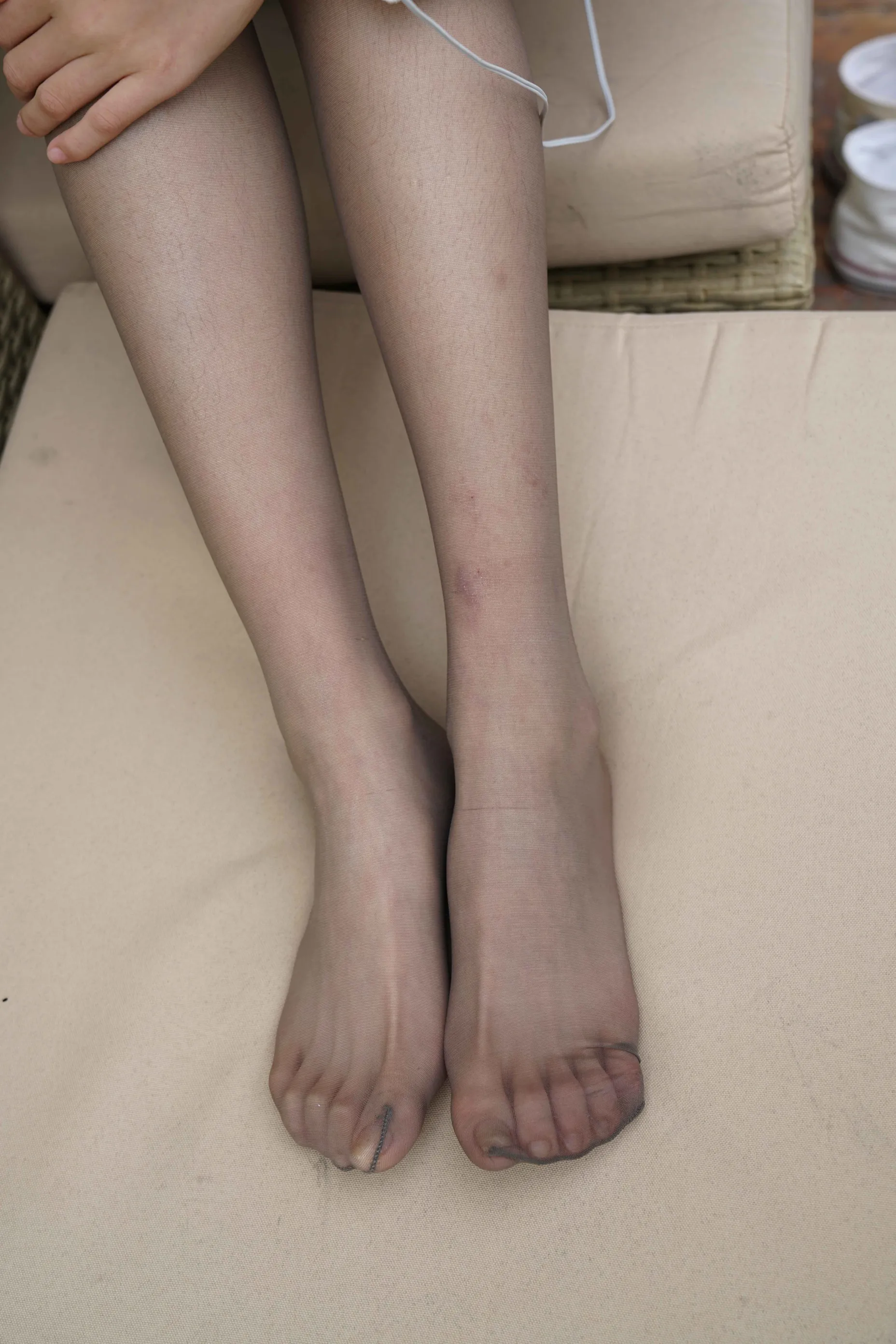 [爱美足] NO.003 青春期少女小霞无处安置的长腿丝足 街拍#[83P]-6