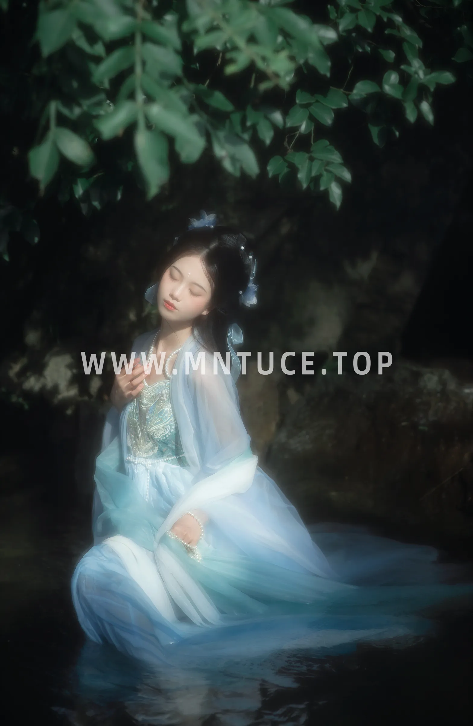 [艺图语] 2022.12.07 Vol.2622 – 小蚌精 Bllc#[21P]-18