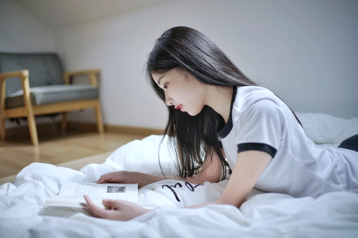 [艺图语] 2022.12.29 Vol.2785 – 阁楼里的素白 小静#[26P]-11
