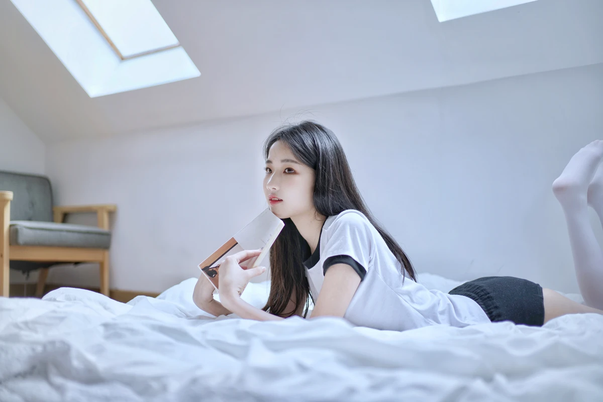 [艺图语] 2022.12.29 Vol.2785 – 阁楼里的素白 小静#[26P]-13