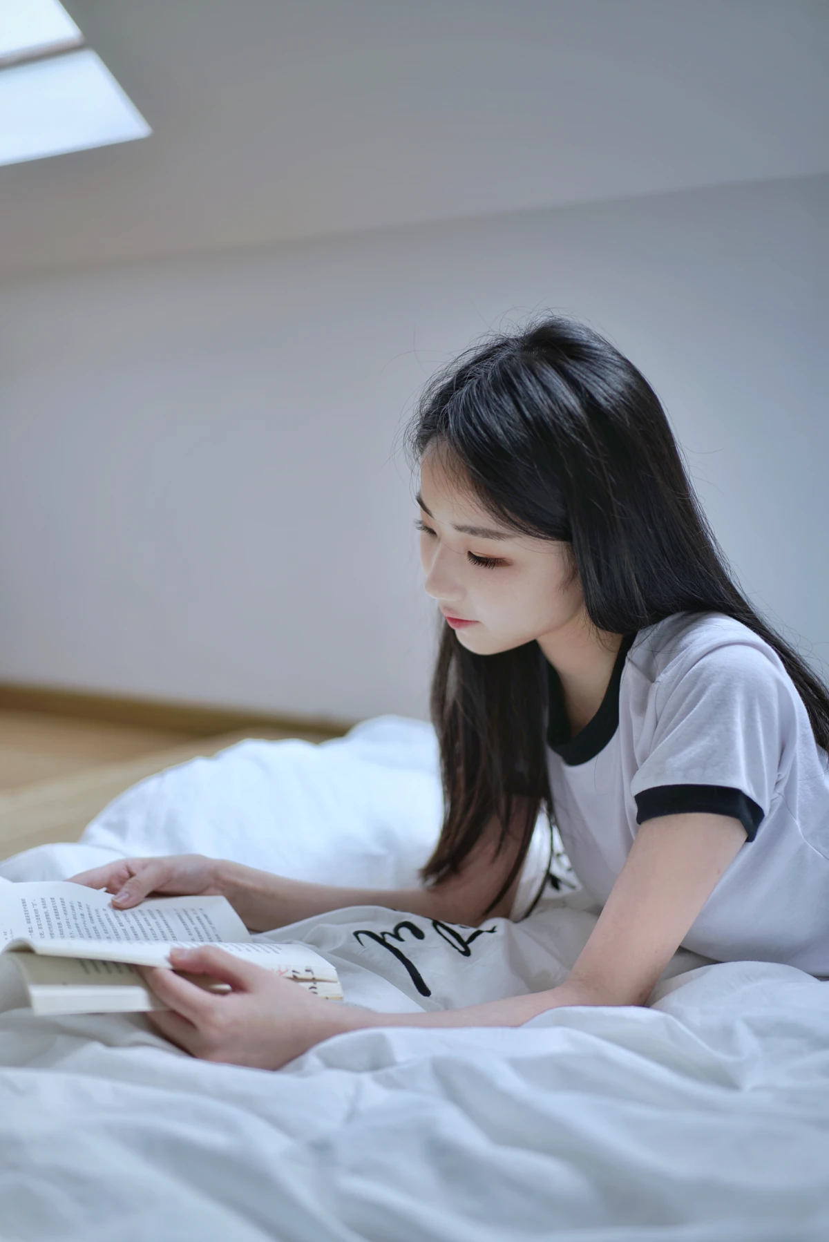 [艺图语] 2022.12.29 Vol.2785 – 阁楼里的素白 小静#[26P]-15