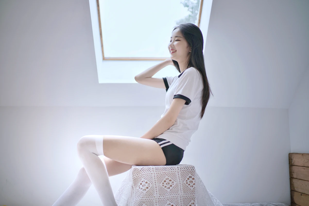 [艺图语] 2022.12.29 Vol.2785 – 阁楼里的素白 小静#[26P]-20
