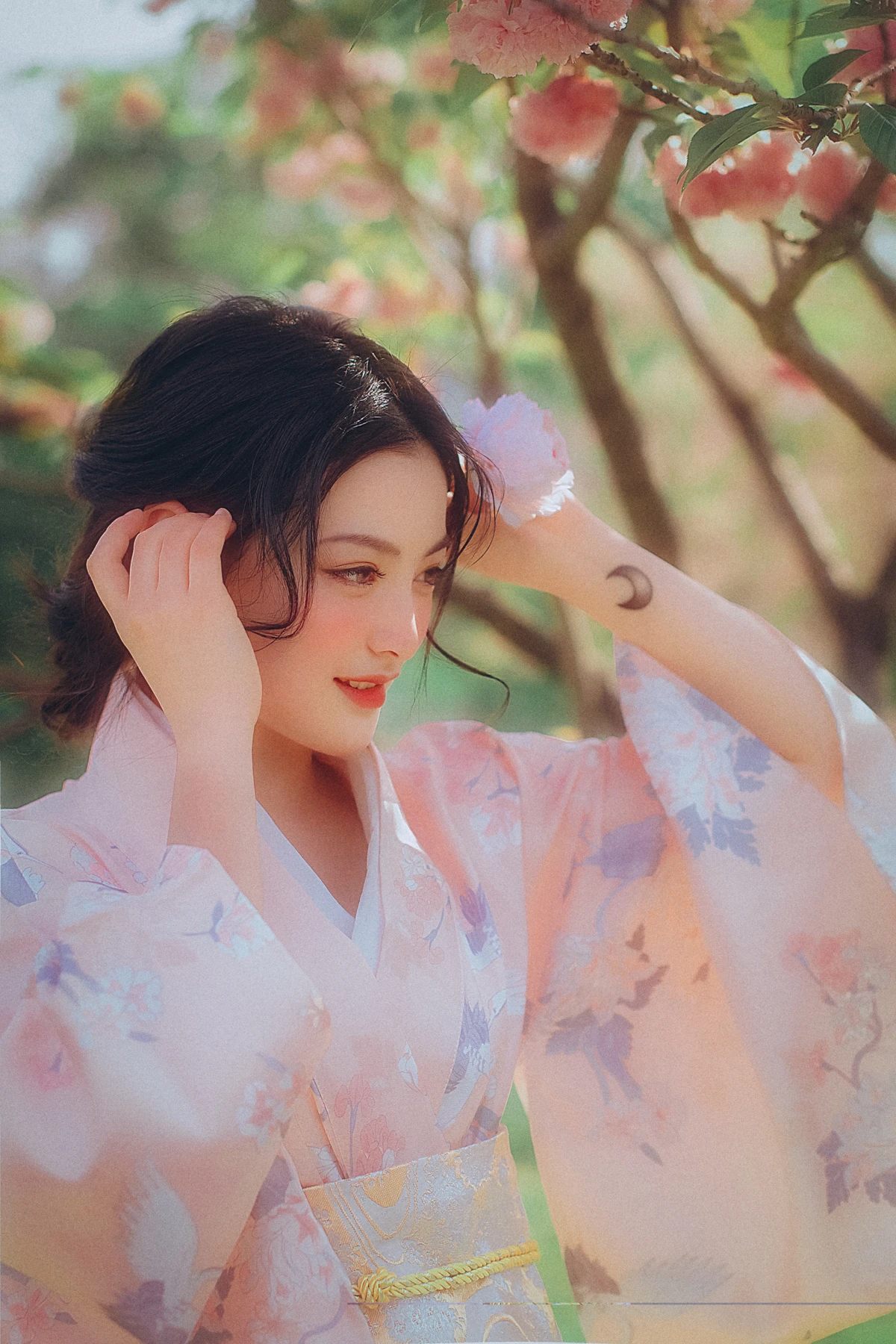 [艺图语] 2022.12.16 Vol.2689 – 春日的炽热与温柔 雨三岁ya#[38P]-1