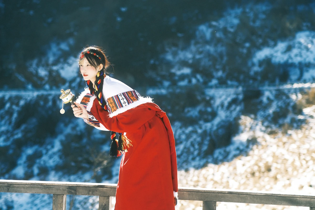 [YITUYU] 2023.01.01 Vol.2814 – I can’t live without the sacred mountain. Please take a Gesang flower with you. Xiaoshuang#[22P]-5