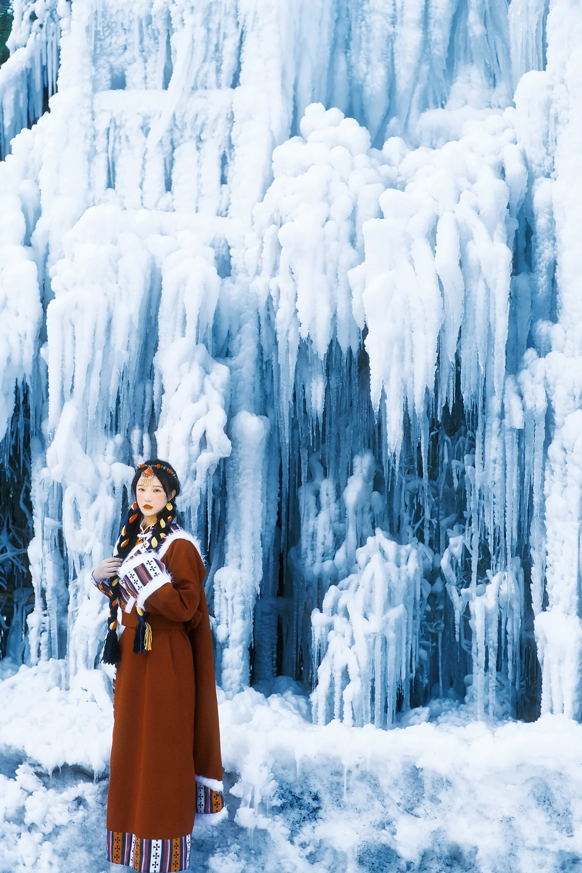 [YITUYU] 2023.01.01 Vol.2814 – I can’t live without the sacred mountain. Please take a Gesang flower with you. Xiaoshuang#[22P]-9