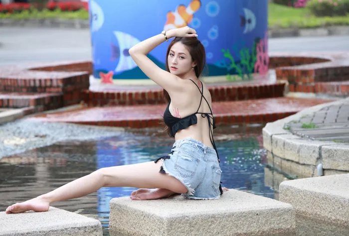 [爱美足] NO.087 Lola 露肚牛仔短褲 高跟美腿外拍 街拍#[106P]-8