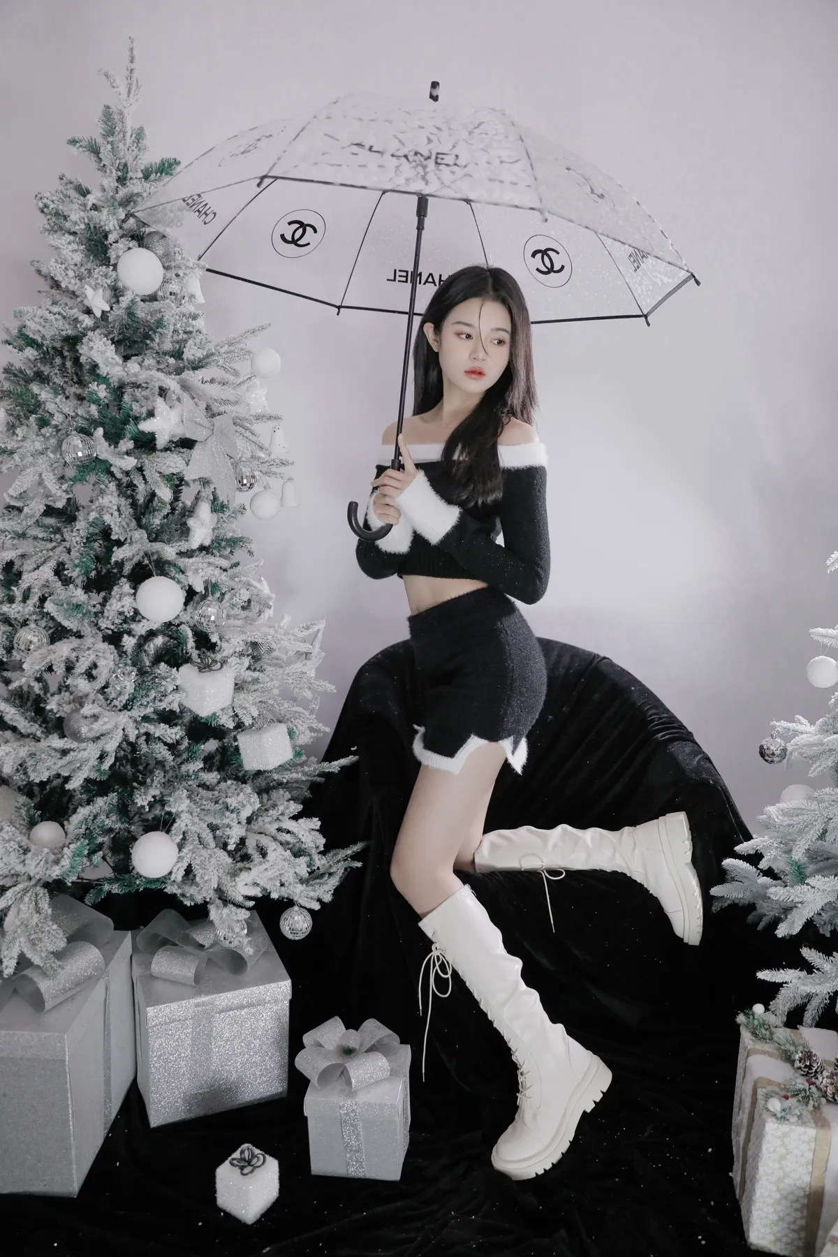 [艺图语] 2022.12.11 Vol.2653 – 圣诞少女 馨瑶XINYAO#[25P]-1
