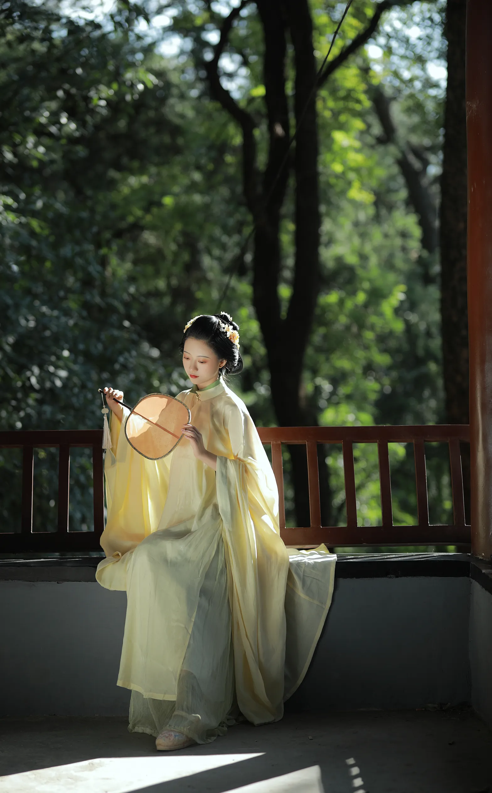 [艺图语] 2022.11.30 Vol.2561 – 淡淡春山 YunFleur#[40P]-1