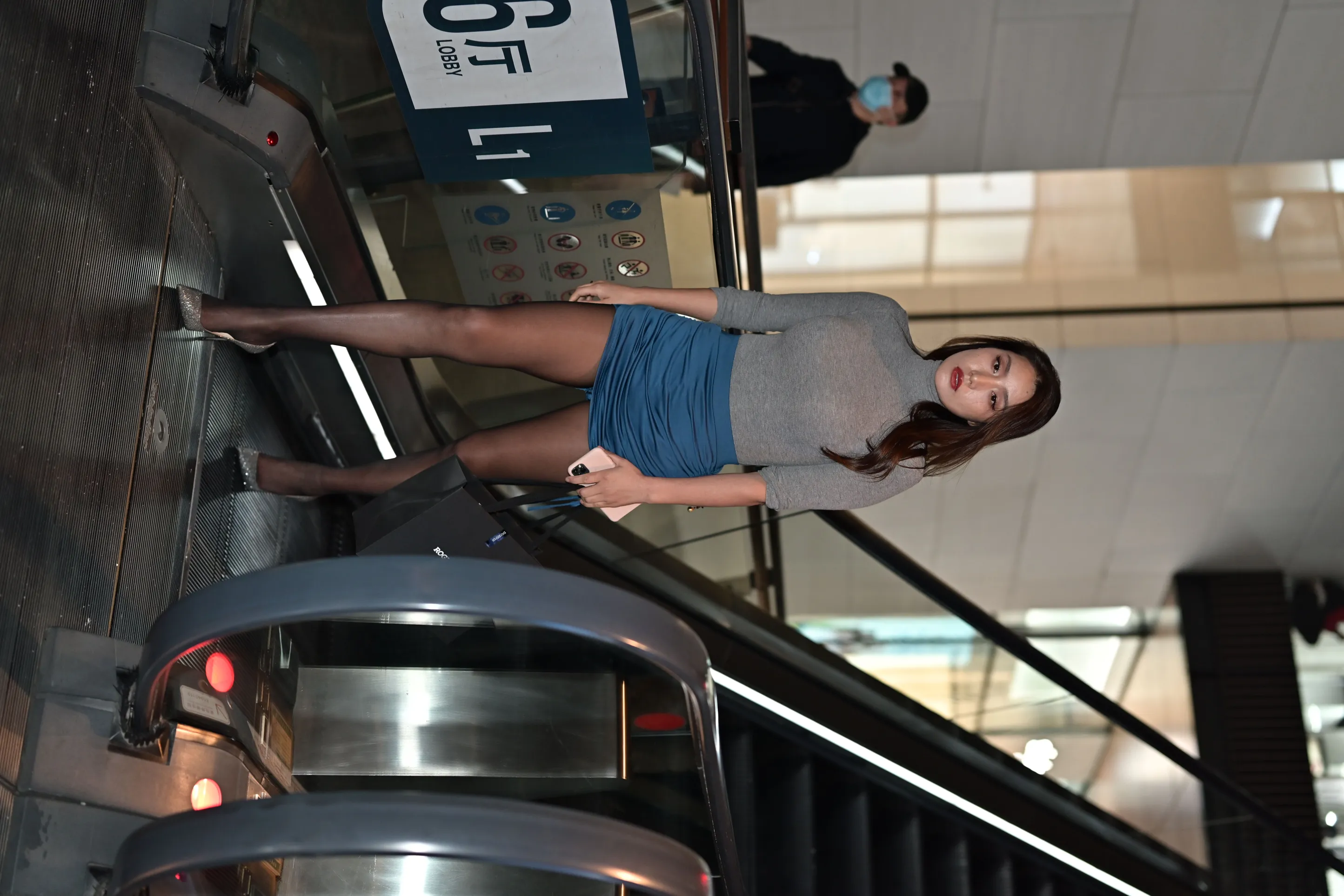 [爱美足] NO.157 蓝色包臀裙黑丝美女 街拍#[105P]-28