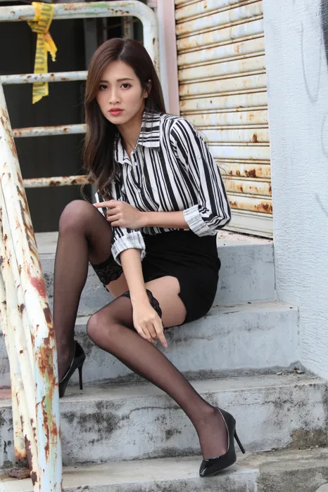 [爱美足] NO.025 长腿美模 张筱 性感黑丝外拍 街拍#[93P]-1