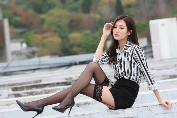 [爱美足] NO.025 长腿美模 张筱 性感黑丝外拍 街拍#[93P]-9