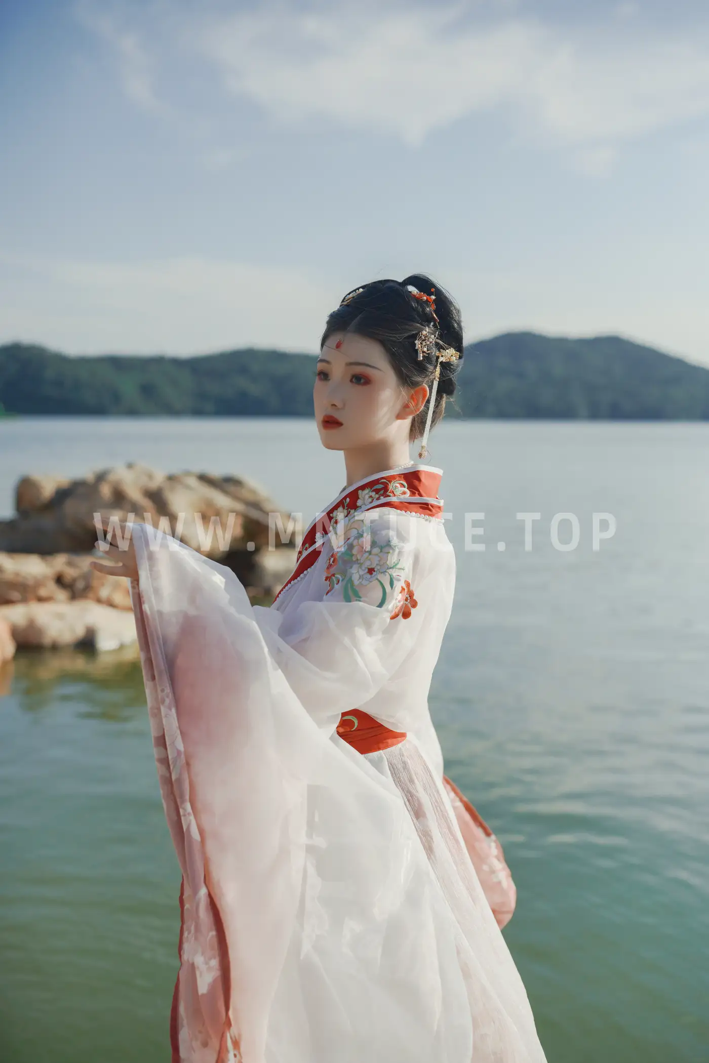 [艺图语] 2022.08.14 Vol.1706 – 总有人间一两风 悦璃#[24P]-8
