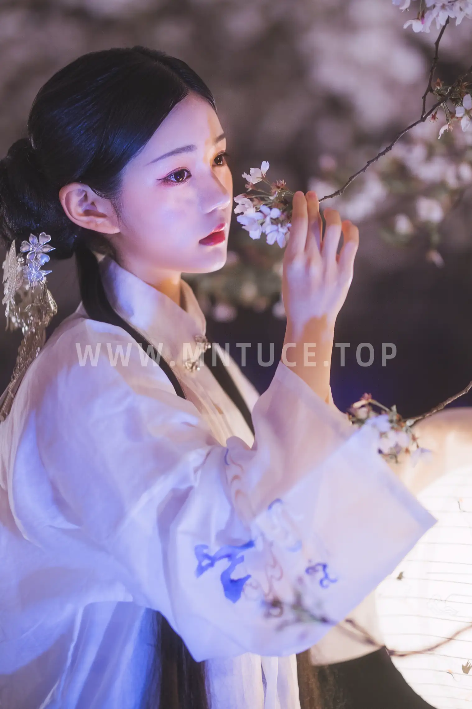 [艺图语] 2022.05.11 Vol.850 – 梦遣看花人 吴莹琨琨#[22P]-10