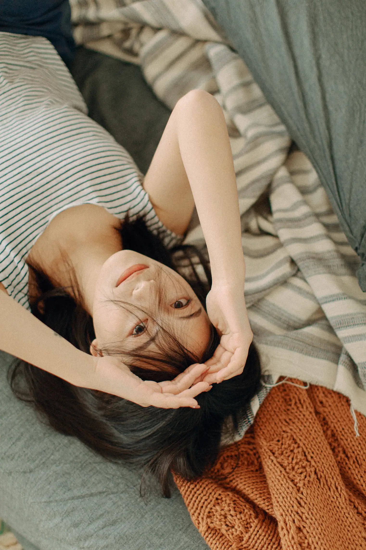 [艺图语] 2022.06.01 Vol.1050 – 寝居女子写真集 九月#[34P]-1