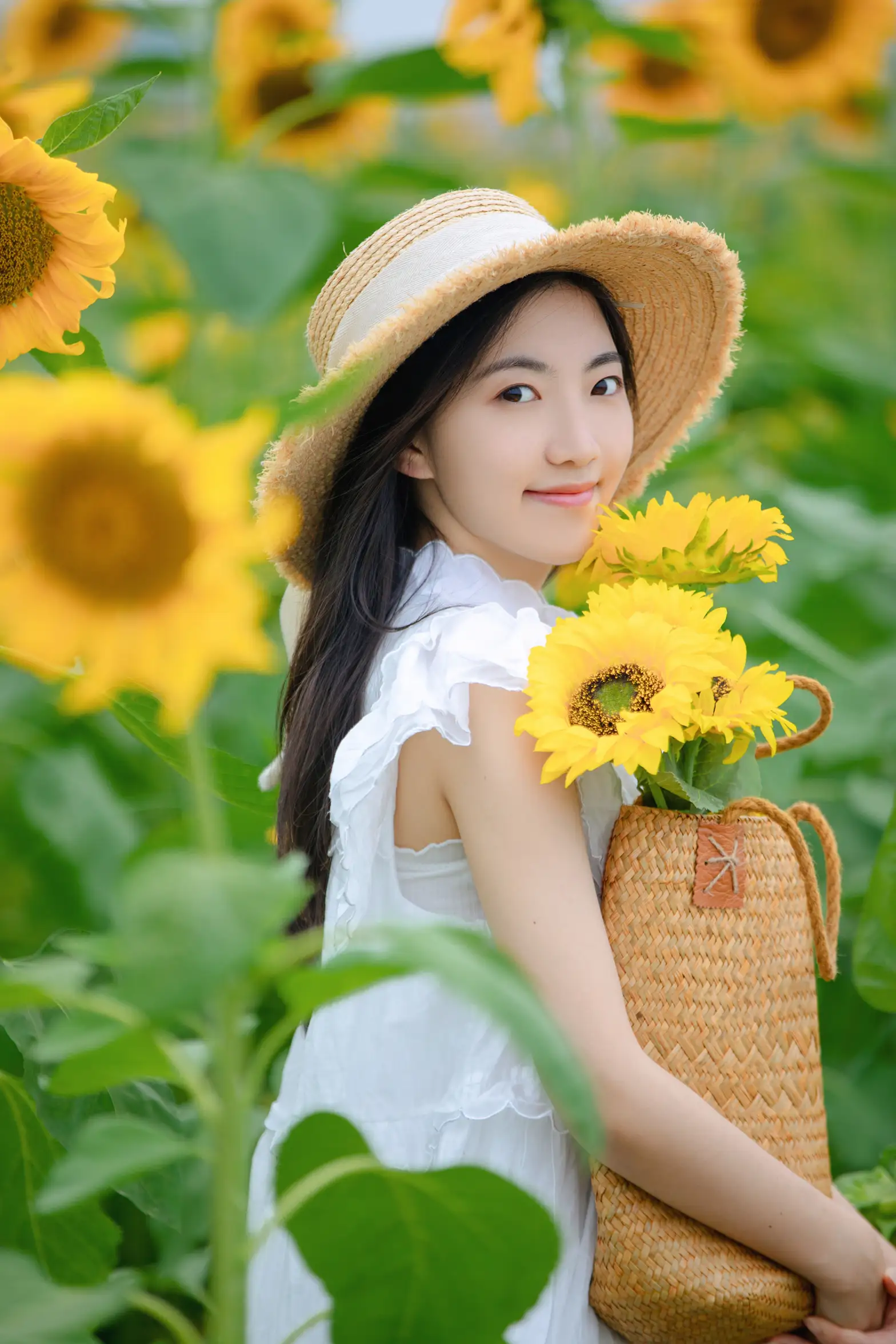 [艺图语] 2022.08.22 Vol.1766 – 向日葵女孩 栗子#[22P]-10