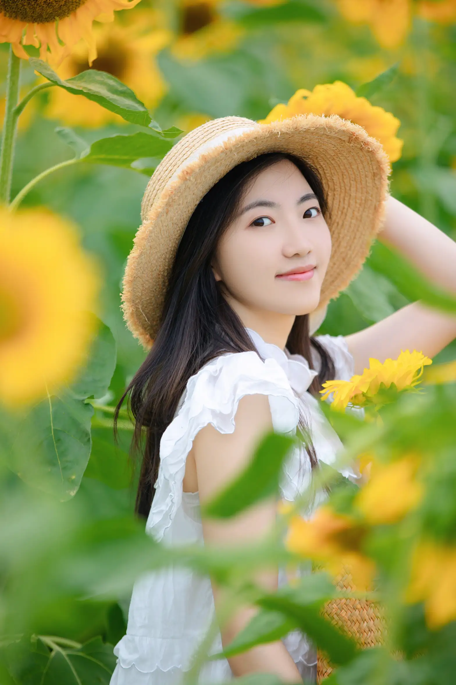 [艺图语] 2022.08.22 Vol.1766 – 向日葵女孩 栗子#[22P]-1