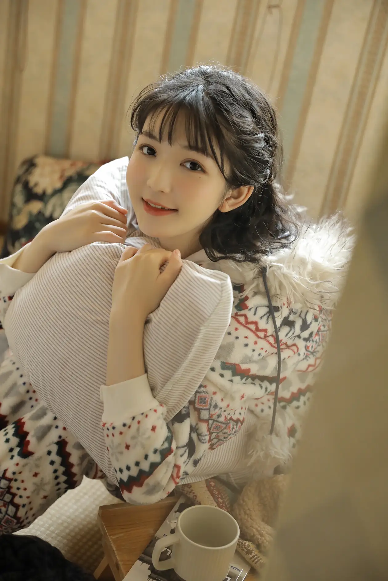 [艺图语] 2022.07.14 Vol.1476 – 温柔且乖 金迪-Vivian#[22P]-1