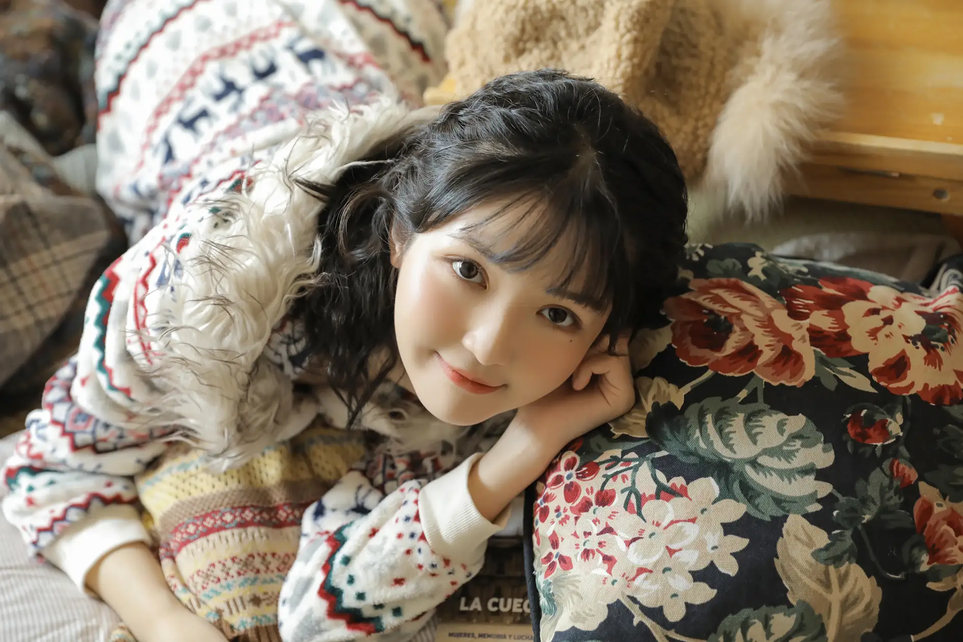 [艺图语] 2022.07.14 Vol.1476 – 温柔且乖 金迪-Vivian#[22P]-1
