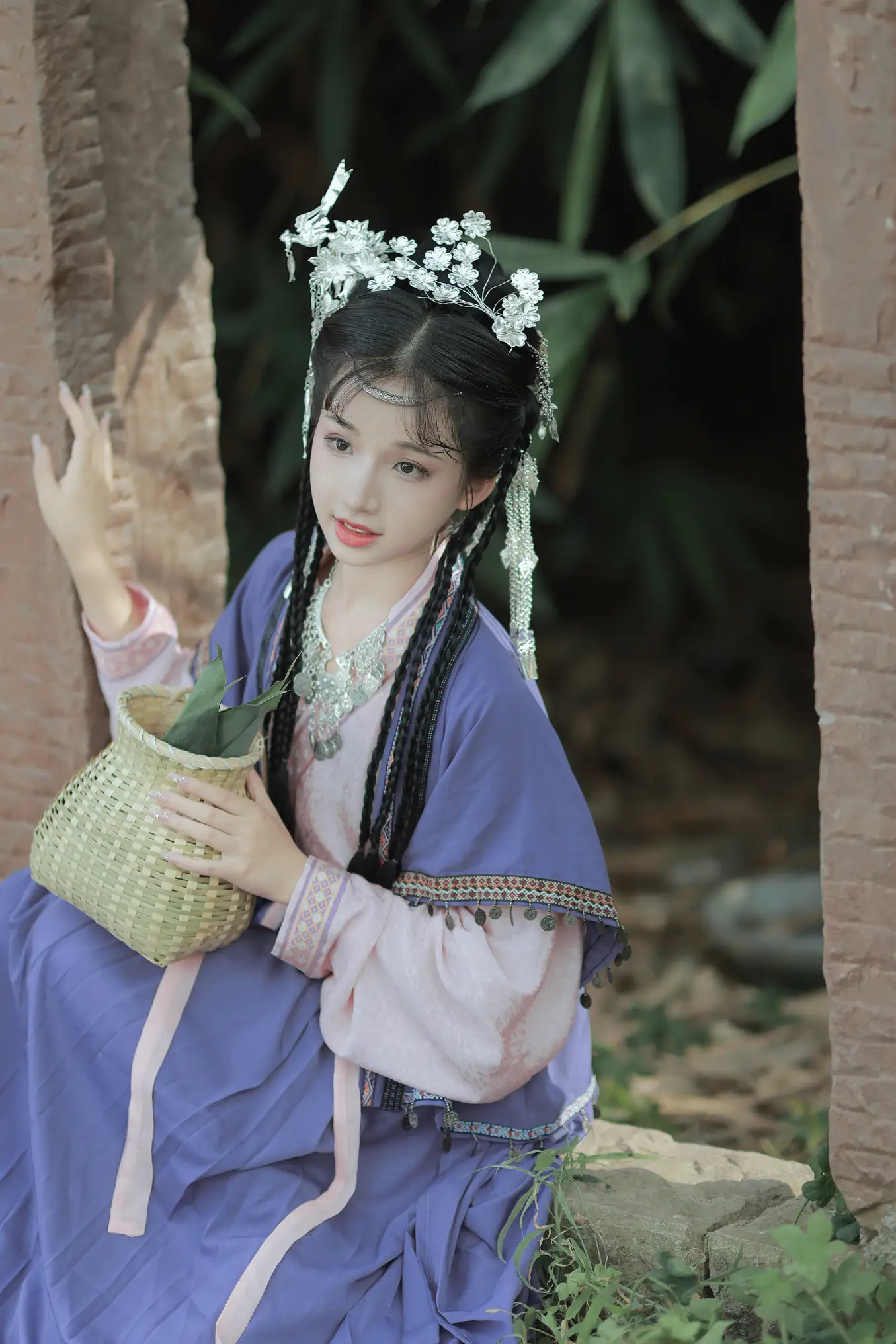 [艺图语] 2022.09.14 Vol.1947 – 苗疆少女 卷卷#[22P]-2