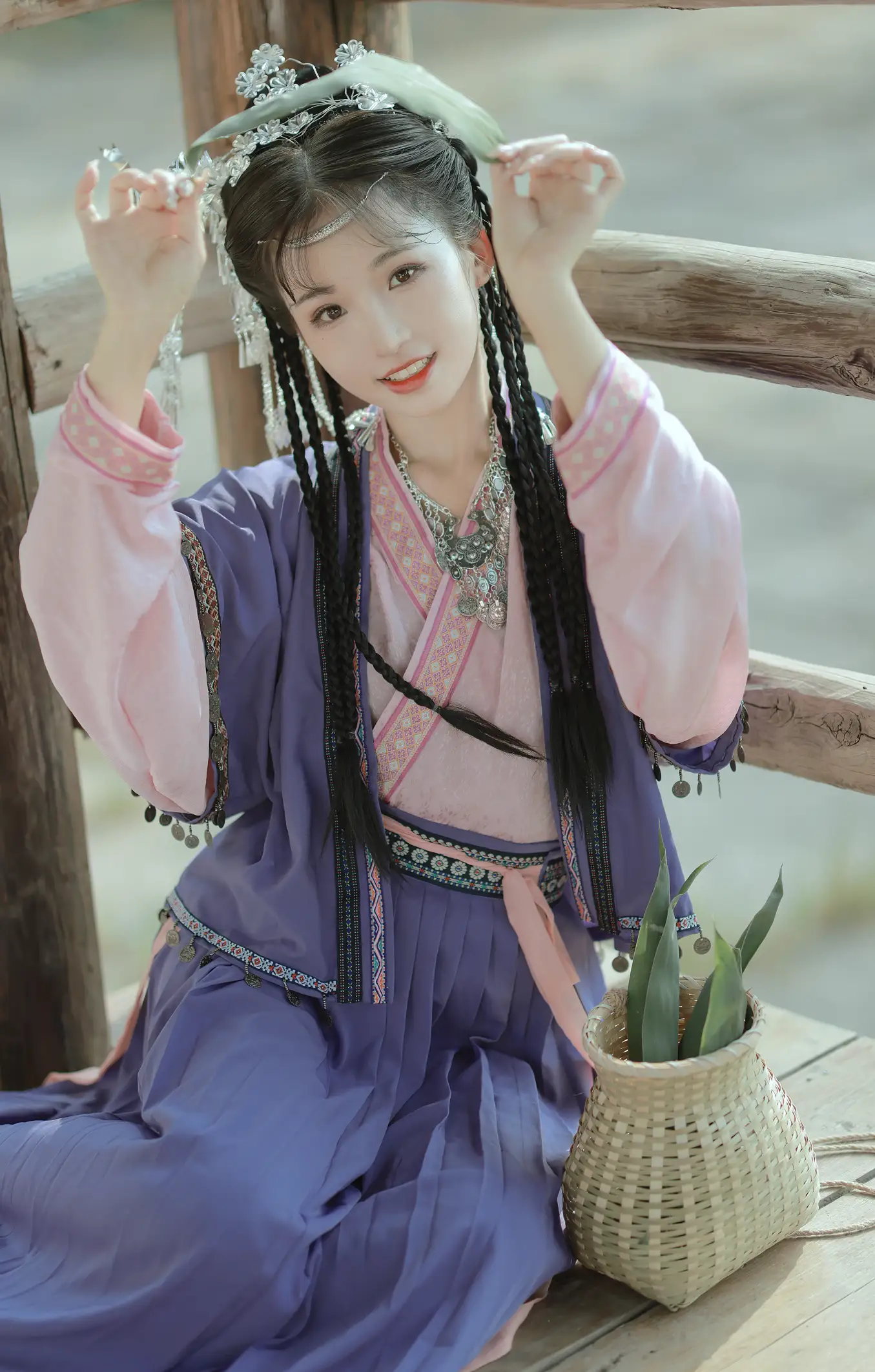 [艺图语] 2022.09.14 Vol.1947 – 苗疆少女 卷卷#[22P]-1